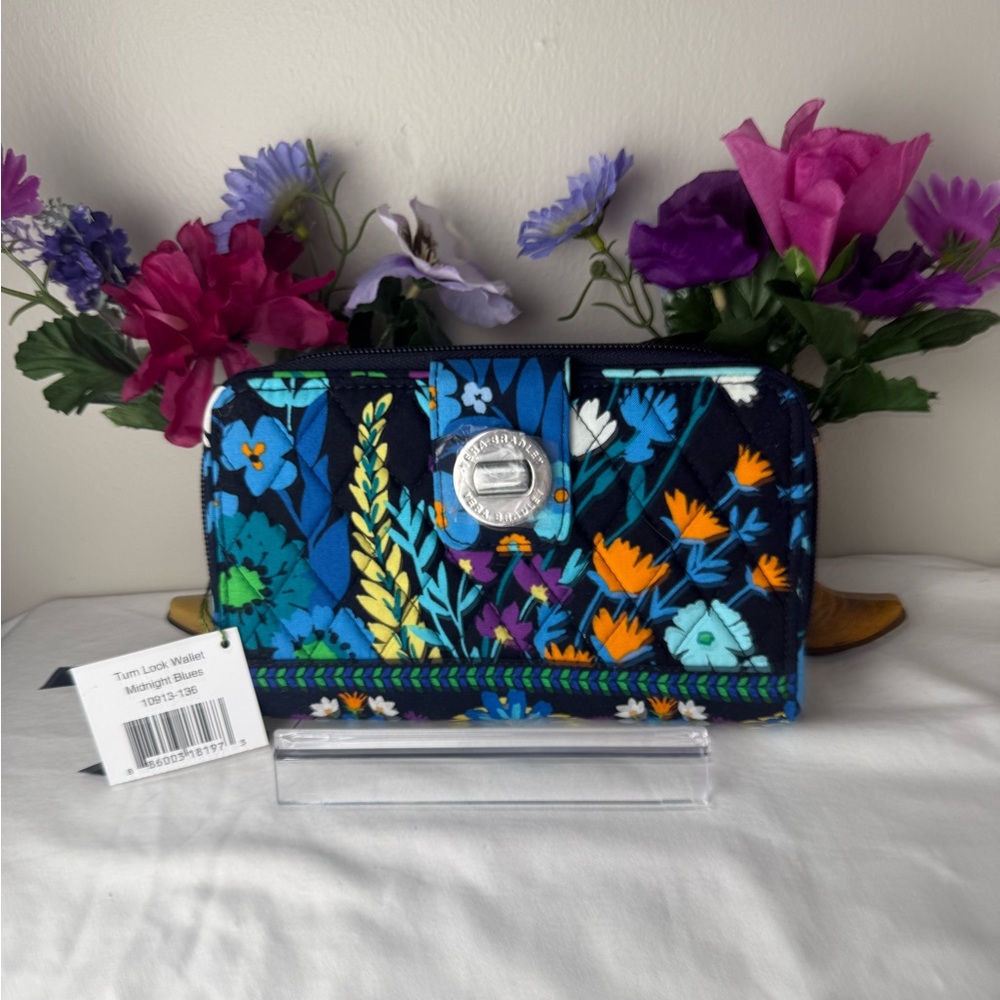 NWT Vera Bradley Turn Lock Wallet In Midnight Blues Retired Pattern Quilted